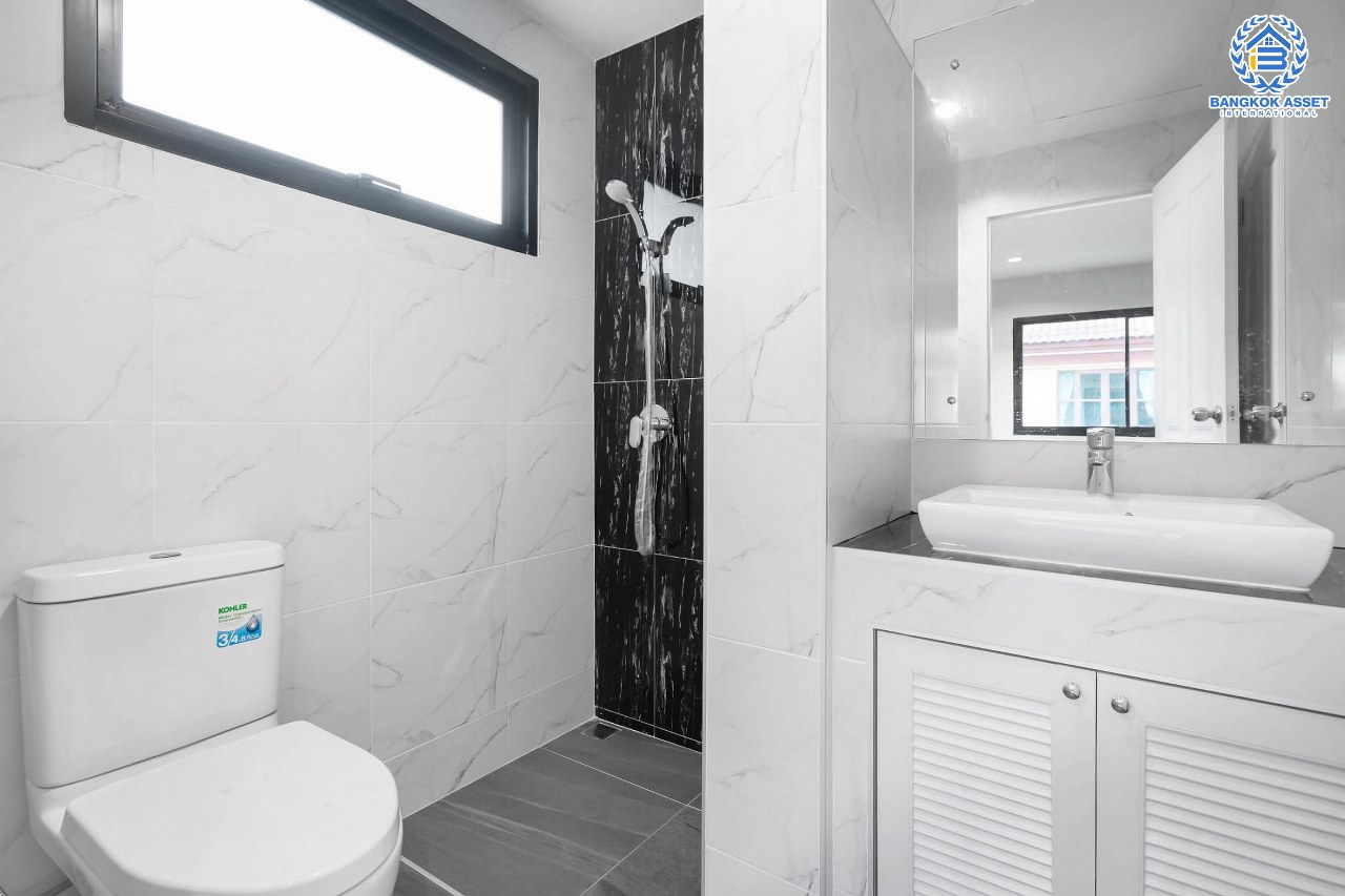 บ้านมือสองตกแต่งใหม่ โครงการ นันทวัน บางใหญ่-รัตนาธิเบศร์ บ้านเดี่ยวคุณภาพแบรนด์ LH ตอบโจทย์ทุกไลฟ์สไตล์ เนื้อที่ขนาด 66 ตร.ว. ฟังก์ชั่น 3ห้องนอน 3ห้องน้ำ บนทำศักยภาพ หน้าโครงการติดถนนกาญจนาภิเษก ใกล้สถานีรถไฟฟ้าสายสีม่วง "สถานีสามแยกบางใหญ่"...