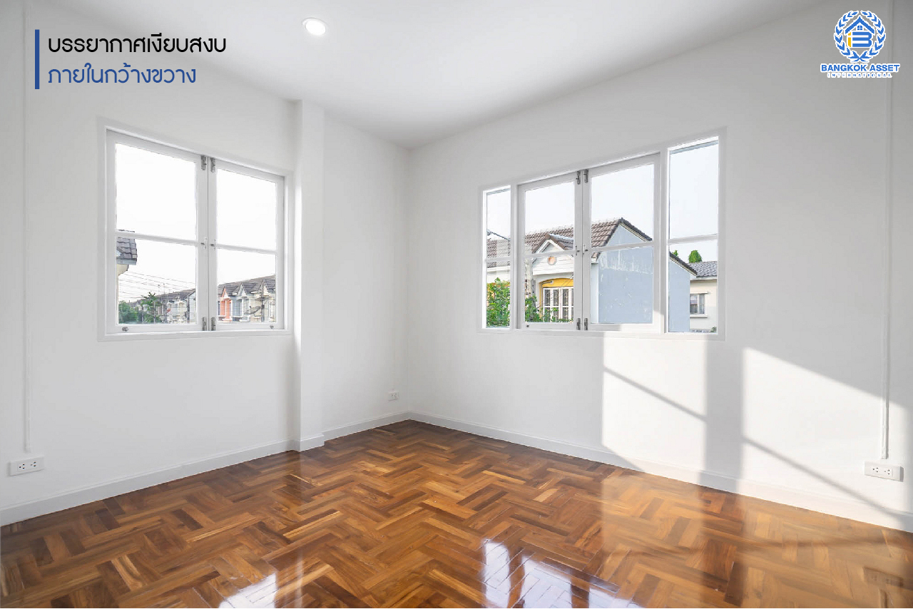 บ้านมือสองตกแต่งใหม่ หลังมุม ม.บุศรินทร์ วงแหวน (บ้านกล้วย-ไทรน้อย) บ้านหลังใหญ่ แบรนด์ L&H  เนื้อที่ 62.8 ตร.ว. มีพื้นที่หน้าบ้านกว้างขวาง เหมาะแก่การต่อเติมในอนาคต ฟังก์ชั่น 4 ห้องนอน 2 ห้องน้ำ ตอบโจทย์ทุกการอยู่อาศัย ใกล้เซ็นทรัลเวสต์เกต และ รถไฟฟ้า "สถานีคลองบางไผ่"