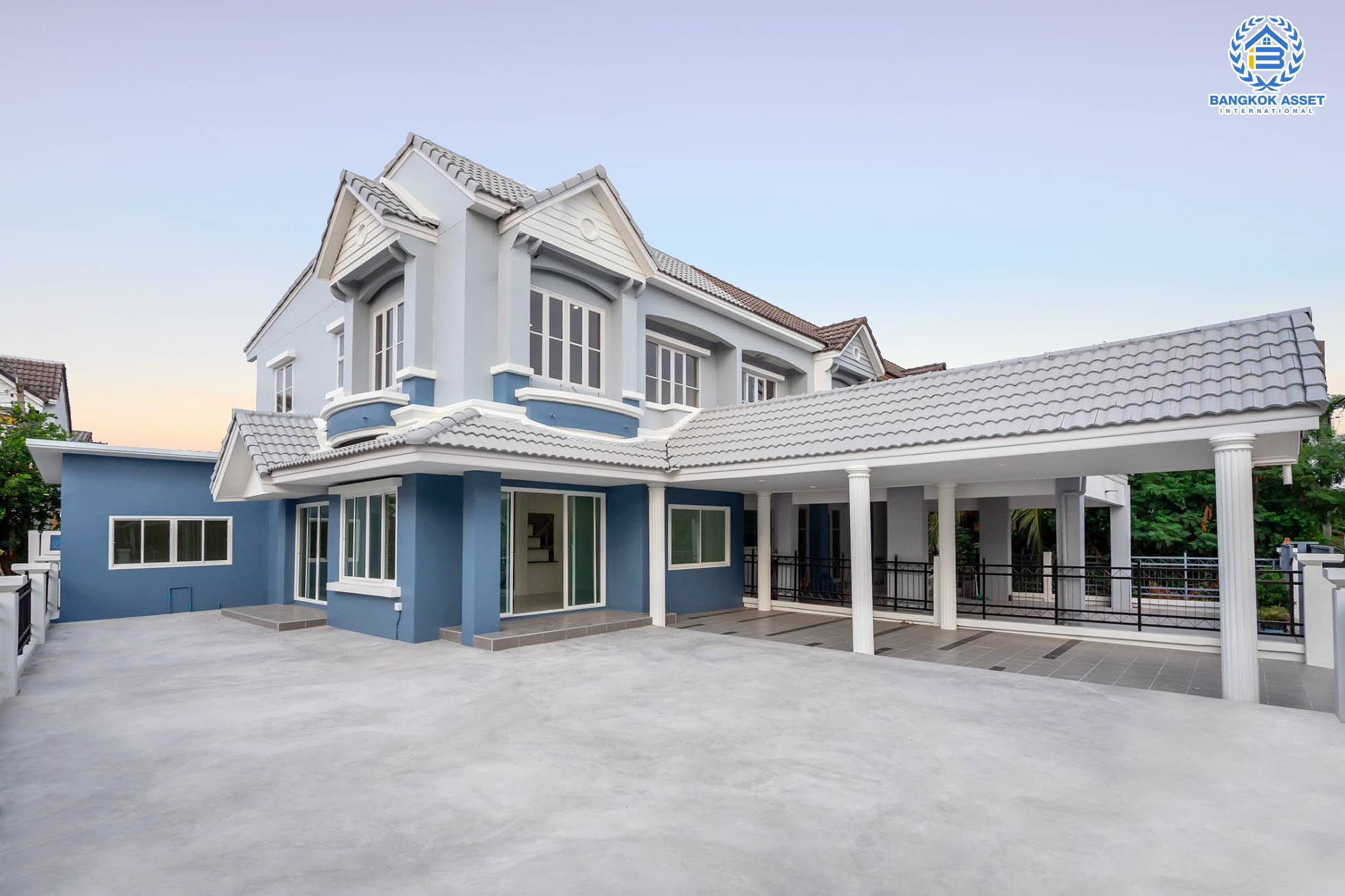 บ้านมือสองตกแต่งใหม่ หลังมุม ม.บุศรินทร์ วงแหวน (บ้านกล้วย-ไทรน้อย) บ้านหลังใหญ่ แบรนด์ L&H  เนื้อที่ 62.8 ตร.ว. มีพื้นที่หน้าบ้านกว้างขวาง เหมาะแก่การต่อเติมในอนาคต ฟังก์ชั่น 4 ห้องนอน 2 ห้องน้ำ ตอบโจทย์ทุกการอยู่อาศัย ใกล้เซ็นทรัลเวสต์เกต และ รถไฟฟ้า "สถานีคลองบางไผ่"