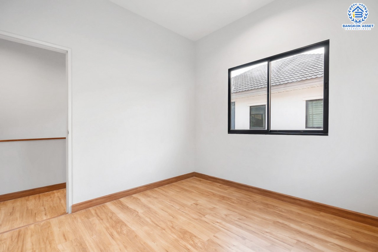 บ้านมือสองตกแต่งใหม่ ม.โมดิวิลล่า ปิ่นเกล้า-วงแหวน แบรนด์ Property Perfect โซนต้นโครงการ เนื้อที่ 38 ตร.ว. ฟังก์ชั่น 3 ห้องนอน 2 ห้องน้ำ 2 ที่จอดรถ พร้อม Smart space เติมเต็มทุกความต้องการใช้ชีวิตแบบใกล้ชิดธรรมชาติตอบโจทย์คนรุ่นใหม่ บนทำเลเดินทางสะดวก ใกล้ ถ.กาญจนาภิเษก ทางด่วน"ศรีรัช" และเซ็นทรัลเวสต์เกต