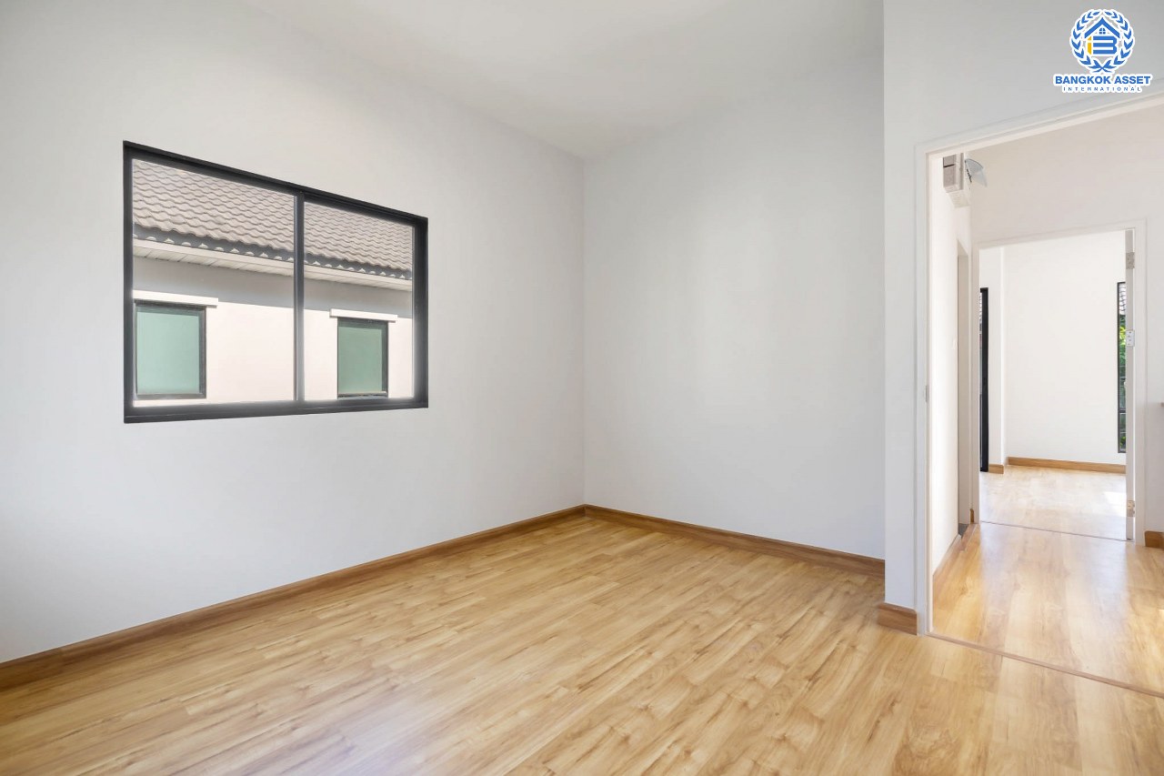 บ้านมือสองตกแต่งใหม่ ม.โมดิวิลล่า ปิ่นเกล้า-วงแหวน แบรนด์ Property Perfect โซนต้นโครงการ เนื้อที่ 38 ตร.ว. ฟังก์ชั่น 3 ห้องนอน 2 ห้องน้ำ 2 ที่จอดรถ พร้อม Smart space เติมเต็มทุกความต้องการใช้ชีวิตแบบใกล้ชิดธรรมชาติตอบโจทย์คนรุ่นใหม่ บนทำเลเดินทางสะดวก ใกล้ ถ.กาญจนาภิเษก ทางด่วน"ศรีรัช" และเซ็นทรัลเวสต์เกต