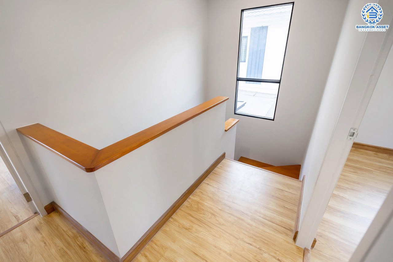 บ้านมือสองตกแต่งใหม่ ม.โมดิวิลล่า ปิ่นเกล้า-วงแหวน แบรนด์ Property Perfect โซนต้นโครงการ เนื้อที่ 38 ตร.ว. ฟังก์ชั่น 3 ห้องนอน 2 ห้องน้ำ 2 ที่จอดรถ พร้อม Smart space เติมเต็มทุกความต้องการใช้ชีวิตแบบใกล้ชิดธรรมชาติตอบโจทย์คนรุ่นใหม่ บนทำเลเดินทางสะดวก ใกล้ ถ.กาญจนาภิเษก ทางด่วน"ศรีรัช" และเซ็นทรัลเวสต์เกต