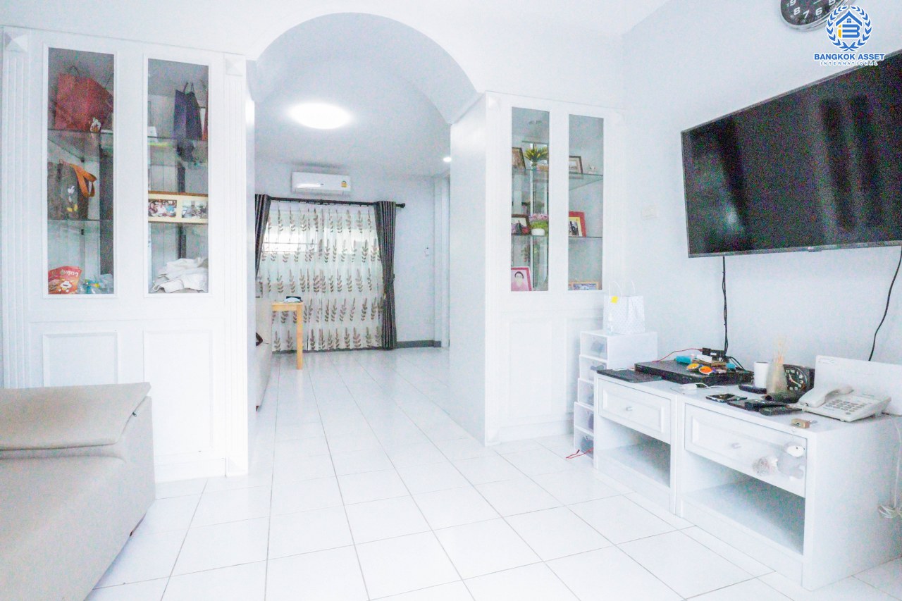 บ้านเดี่ยวมือสองนนทบุรี ทำเลใกล้รถไฟฟ้า* แปลงมุม! โครงการ มณีรินทร์ รัตนาธิเบศร์ คุณภาพ พร็อพเพอร์ตี้ เพอร์เฟค ตกแต่งพร้อมอยู่ เนื้อที่ 74.40 ตร.ว. ฟังก์ชั่น 3 ห้องนอน 2 ห้องน้ำ บนทำเลที่ดีที่สุด* เชื่อมต่อรัตนาธิเบศร์ และราชพฤกษ์ ใจกลาง 2 เซ็นทรัลฯ ใกล้ MRT สายสีม่วง "สถานีบางรักน้อยท่าอิฐ"...