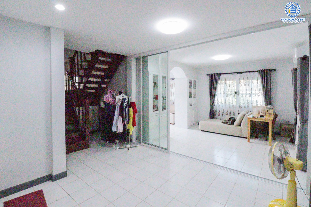 บ้านเดี่ยวมือสองนนทบุรี ทำเลใกล้รถไฟฟ้า* แปลงมุม! โครงการ มณีรินทร์ รัตนาธิเบศร์ คุณภาพ พร็อพเพอร์ตี้ เพอร์เฟค ตกแต่งพร้อมอยู่ เนื้อที่ 74.40 ตร.ว. ฟังก์ชั่น 3 ห้องนอน 2 ห้องน้ำ บนทำเลที่ดีที่สุด* เชื่อมต่อรัตนาธิเบศร์ และราชพฤกษ์ ใจกลาง 2 เซ็นทรัลฯ ใกล้ MRT สายสีม่วง "สถานีบางรักน้อยท่าอิฐ"...