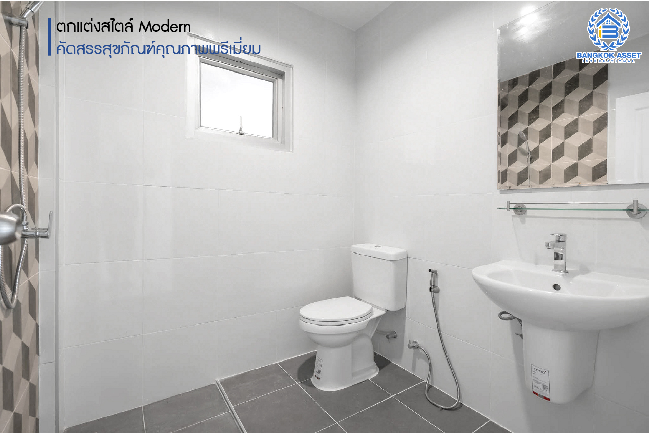 บ้านมือสองตกแต่งใหม่ หลังมุม ม.บัวทอง2 บางใหญ่-เซ็นทรัลเวสต์เกต เนื้อที่ 28 ตร.ว. ฟังก์ชัน 2 ห้องนอน 2 ห้องน้ำ บนทำเลเดินทางสะดวก ติด ถ.กาญจนาภิเษก ใกล้เซ็นทรัลเวสต์เกต และเพียง 5 นาทีถึงรถไฟฟ้า "สถานีคลองบางไผ่"