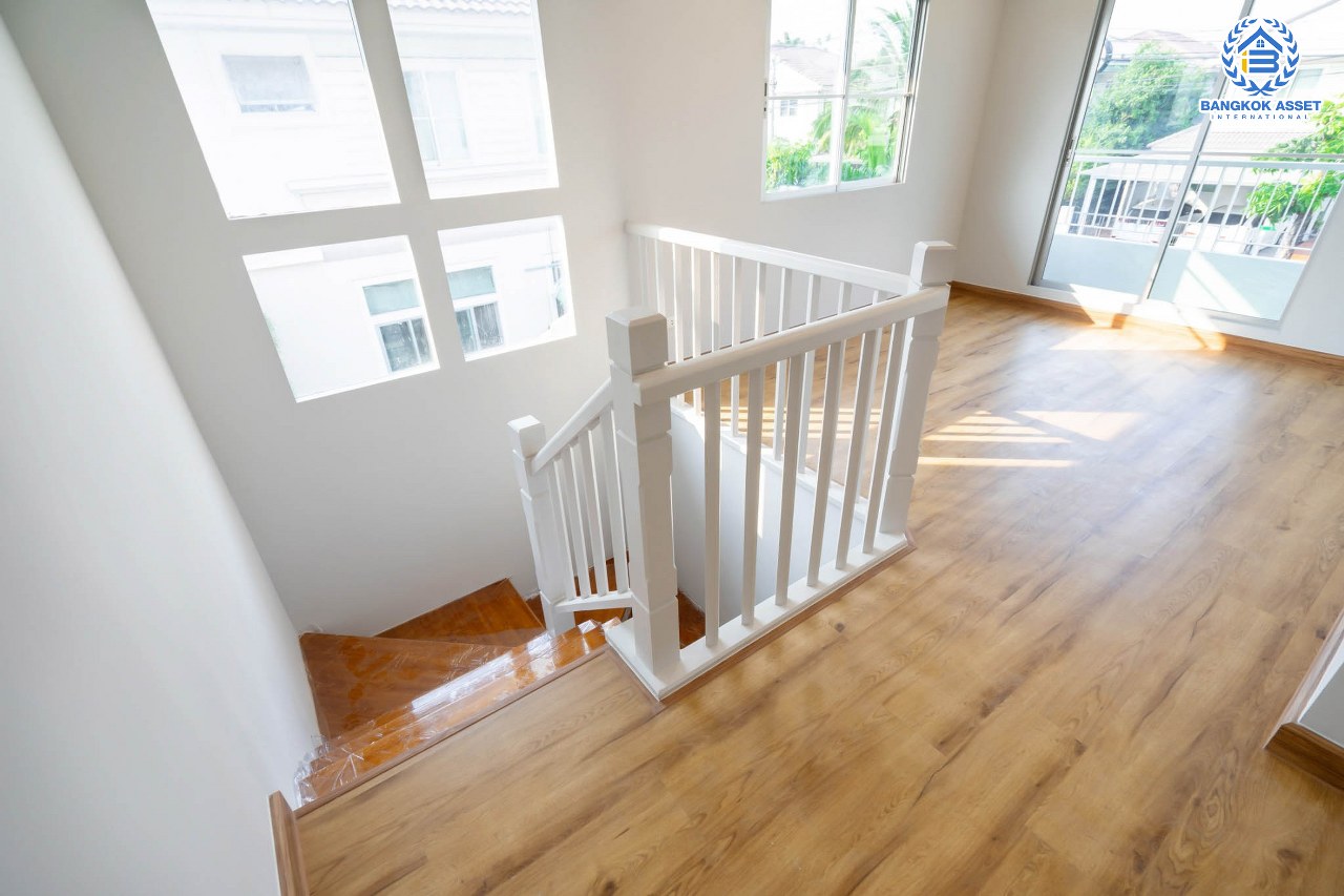 บครันบนทำบ้านมือสองตกแต่งใหม่ หลังใหญ่ บ้านแบรนด์คุณภาพ LH เนื้อที่ 60 ตร.ว. ม.ชัยพฤกษ์ เฟส3 บางใหญ่-เซ็นทรัลเวสต์เกต ฟังก์ชั่น 3 ห้องนอน 3 ห้องน้ำ 2 ที่จอดรถ ตกแต่งสไตล์เรียบหรู Facilities ครเลศักยภาพ ใกล้รถไฟฟ้าสถานี "คลองบางไผ่" และเพียง 5 นาทีถึงเซ็นทรัลเวสต์เกต