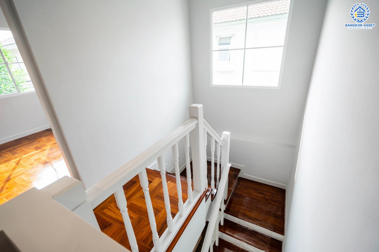 บ้านมือสองตกแต่งใหม่ โครงการ มัณฑนา ปิ่นเกล้า-พระราม5 บ้านเดี่ยวแบรนด์ Land and houses บรรยากาศเงียบสงบ มีความเป็นส่วนตัว บนเนื้อที่ 56 ตร.ว. ฟังก์ชั่น 3 ห้องนอน 3 ห้องน้ำ 2 ที่จอดรถ Facilities ครบครัน! บนทำเลเดินทางสะดวก หน้าโครงการติดถนนนครอินทร์ ใกล้วงเวียนพระราม5 และจุดขึ้นทางด่วน "ศรีรัช"