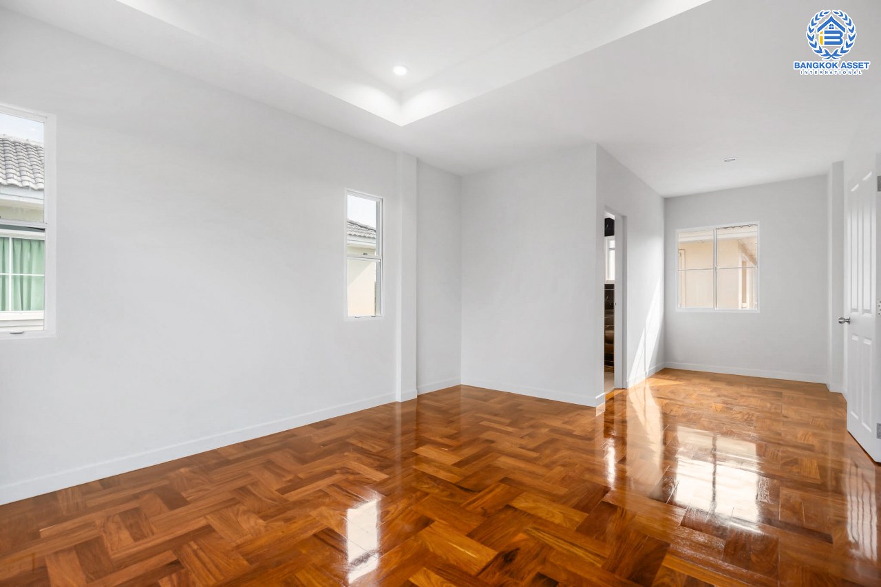 บ้านมือสองตกแต่งใหม่ โครงการ มัณฑนา ปิ่นเกล้า-พระราม5 บ้านเดี่ยวแบรนด์ Land and houses บรรยากาศเงียบสงบ มีความเป็นส่วนตัว บนเนื้อที่ 56 ตร.ว. ฟังก์ชั่น 3 ห้องนอน 3 ห้องน้ำ 2 ที่จอดรถ Facilities ครบครัน! บนทำเลเดินทางสะดวก หน้าโครงการติดถนนนครอินทร์ ใกล้วงเวียนพระราม5 และจุดขึ้นทางด่วน "ศรีรัช"