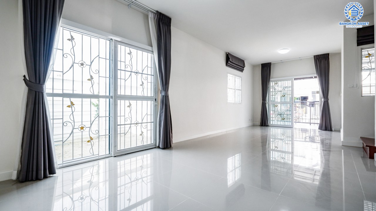 ทาวน์เฮ้าส์มือสองนนทบุรี ม.พฤกษาวิลล์54 พระราม5 - นครอินทร์ บ้านพร้อมอยู่ แปลงมุม! เนื้อที่ 30.50 ตร.ว. ฟังก์ชั่น 3ห้องนอน 2ห้องน้ำ + แอร์ 2 เครื่อง  บนทำเลโซนเมือง! เดินทางสะดวก เข้า-ออกได้หลายเส้นทาง ใกล้สะพานพระราม5 และรถไฟฟ้าสายสีม่วงสถานี "แยกติวานนท์"...