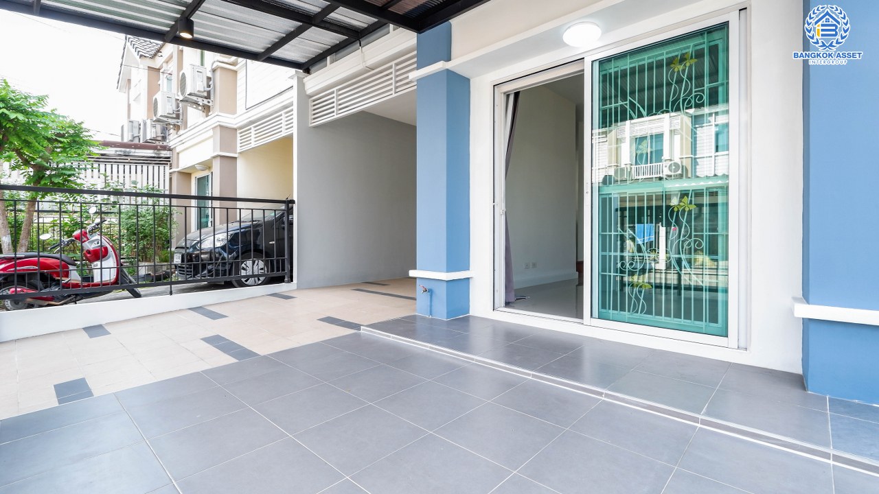 ทาวน์เฮ้าส์มือสองนนทบุรี ม.พฤกษาวิลล์54 พระราม5 - นครอินทร์ บ้านพร้อมอยู่ แปลงมุม! เนื้อที่ 30.50 ตร.ว. ฟังก์ชั่น 3ห้องนอน 2ห้องน้ำ + แอร์ 2 เครื่อง  บนทำเลโซนเมือง! เดินทางสะดวก เข้า-ออกได้หลายเส้นทาง ใกล้สะพานพระราม5 และรถไฟฟ้าสายสีม่วงสถานี "แยกติวานนท์"...