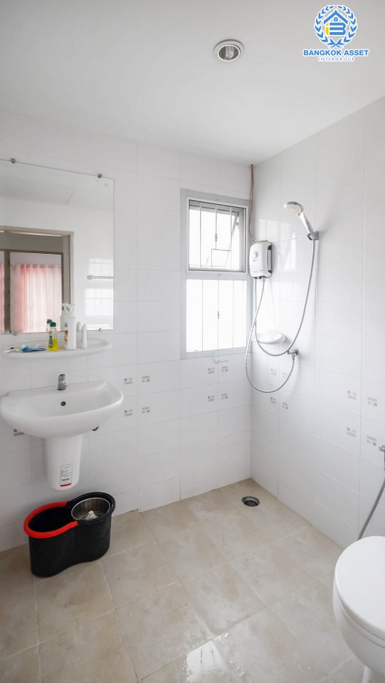 บ้านเดี่ยวมือสองนนทบุรี ม.ศุภาลัยวิลล์ วงแหวน-รัตนาธิเบศร์ เนื้อที่ 67 ตร.ว.  ฟังก์ชั่นครบ 3 ห้องนอน 3 ห้องน้ำ 2 ที่จอดรถ  กว้างขวาง หน้าบ้านไม่ชนใคร พร้อมอยู่ บนทำเลเดินทางสะดวก ใกล้ถ.กาญจนาภิเษก เซ็นทรัลเวสต์เกต และรถไฟฟ้า "สถานีคลองบางไผ่"