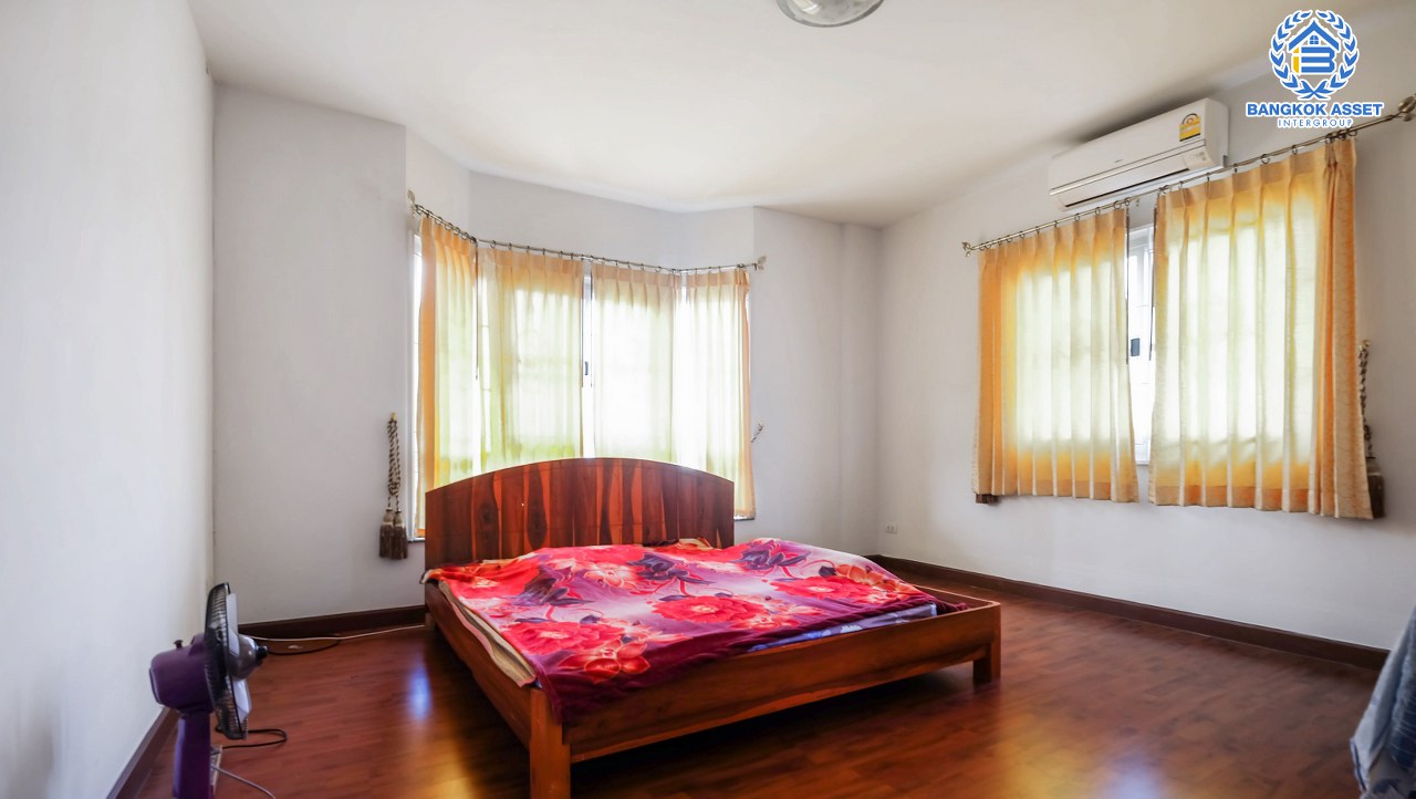 บ้านเดี่ยวมือสองนนทบุรี ม.ศุภาลัยวิลล์ วงแหวน-รัตนาธิเบศร์ เนื้อที่ 67 ตร.ว.  ฟังก์ชั่นครบ 3 ห้องนอน 3 ห้องน้ำ 2 ที่จอดรถ  กว้างขวาง หน้าบ้านไม่ชนใคร พร้อมอยู่ บนทำเลเดินทางสะดวก ใกล้ถ.กาญจนาภิเษก เซ็นทรัลเวสต์เกต และรถไฟฟ้า "สถานีคลองบางไผ่"