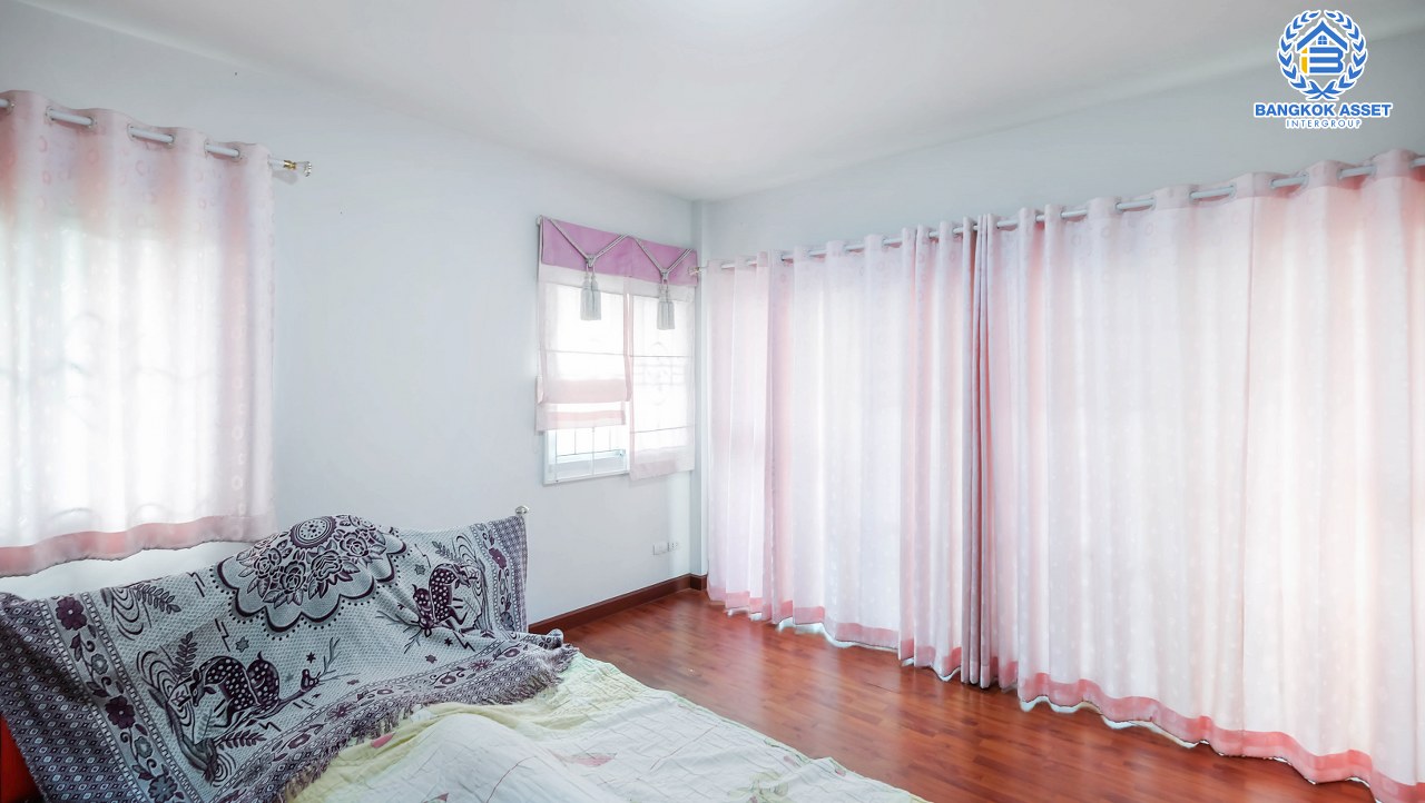 บ้านเดี่ยวมือสองนนทบุรี ม.ศุภาลัยวิลล์ วงแหวน-รัตนาธิเบศร์ เนื้อที่ 67 ตร.ว.  ฟังก์ชั่นครบ 3 ห้องนอน 3 ห้องน้ำ 2 ที่จอดรถ  กว้างขวาง หน้าบ้านไม่ชนใคร พร้อมอยู่ บนทำเลเดินทางสะดวก ใกล้ถ.กาญจนาภิเษก เซ็นทรัลเวสต์เกต และรถไฟฟ้า "สถานีคลองบางไผ่"