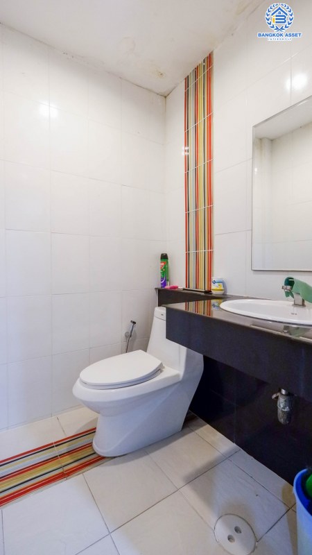 ทาวน์เฮ้าส์มือสอง 3 ชั้น ทำเลโซนเมือง โครงการ เทพประทาน สรงประภา-ดอนเมือง พร้อมฟังก์ชัน 4 ห้องนอน 3 ห้องน้ำ บนทำเลใกล้สนามบินดอนเมือง เข้าสู่ใจกลางเมืองได้อย่างสะดวกสบาย ใกล้ทางด่วนศรีสมาน และรถไฟฟ้าสายสีแดง...