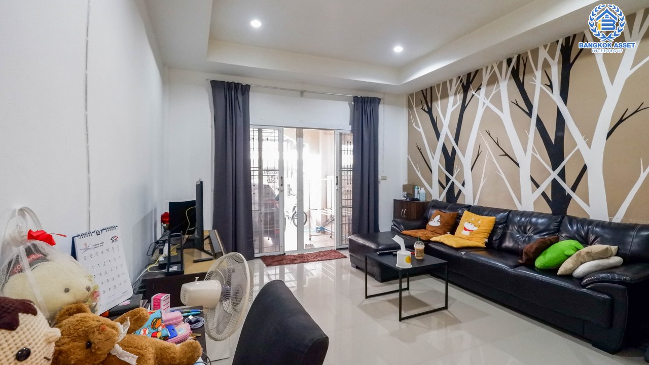 ทาวน์เฮ้าส์มือสอง 3 ชั้น ทำเลโซนเมือง โครงการ เทพประทาน สรงประภา-ดอนเมือง พร้อมฟังก์ชัน 4 ห้องนอน 3 ห้องน้ำ บนทำเลใกล้สนามบินดอนเมือง เข้าสู่ใจกลางเมืองได้อย่างสะดวกสบาย ใกล้ทางด่วนศรีสมาน และรถไฟฟ้าสายสีแดง...