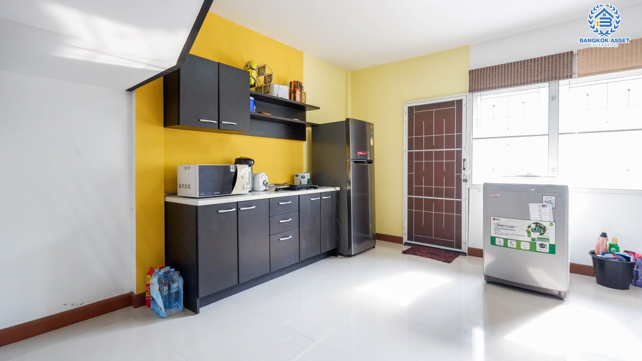 ทาวน์เฮ้าส์มือสอง 3 ชั้น ทำเลโซนเมือง โครงการ เทพประทาน สรงประภา-ดอนเมือง พร้อมฟังก์ชัน 4 ห้องนอน 3 ห้องน้ำ บนทำเลใกล้สนามบินดอนเมือง เข้าสู่ใจกลางเมืองได้อย่างสะดวกสบาย ใกล้ทางด่วนศรีสมาน และรถไฟฟ้าสายสีแดง...