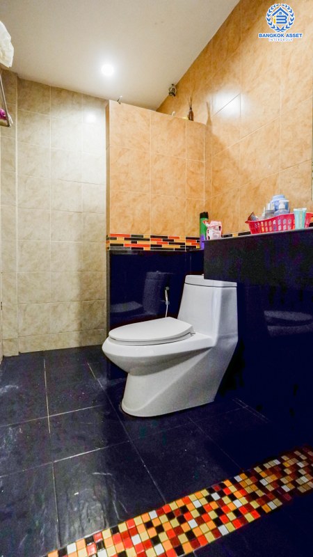 ทาวน์เฮ้าส์มือสอง 3 ชั้น ทำเลโซนเมือง โครงการ เทพประทาน สรงประภา-ดอนเมือง พร้อมฟังก์ชัน 4 ห้องนอน 3 ห้องน้ำ บนทำเลใกล้สนามบินดอนเมือง เข้าสู่ใจกลางเมืองได้อย่างสะดวกสบาย ใกล้ทางด่วนศรีสมาน และรถไฟฟ้าสายสีแดง...