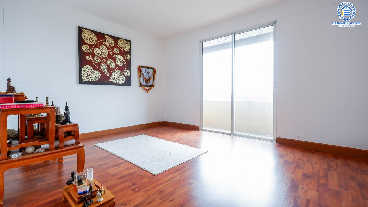 ทาวน์เฮ้าส์มือสอง 3 ชั้น ทำเลโซนเมือง โครงการ เทพประทาน สรงประภา-ดอนเมือง พร้อมฟังก์ชัน 4 ห้องนอน 3 ห้องน้ำ บนทำเลใกล้สนามบินดอนเมือง เข้าสู่ใจกลางเมืองได้อย่างสะดวกสบาย ใกล้ทางด่วนศรีสมาน และรถไฟฟ้าสายสีแดง...