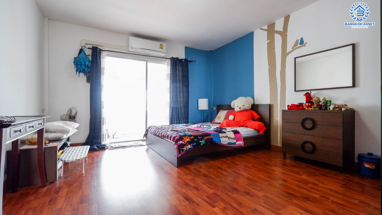 ทาวน์เฮ้าส์มือสอง 3 ชั้น ทำเลโซนเมือง โครงการ เทพประทาน สรงประภา-ดอนเมือง พร้อมฟังก์ชัน 4 ห้องนอน 3 ห้องน้ำ บนทำเลใกล้สนามบินดอนเมือง เข้าสู่ใจกลางเมืองได้อย่างสะดวกสบาย ใกล้ทางด่วนศรีสมาน และรถไฟฟ้าสายสีแดง...