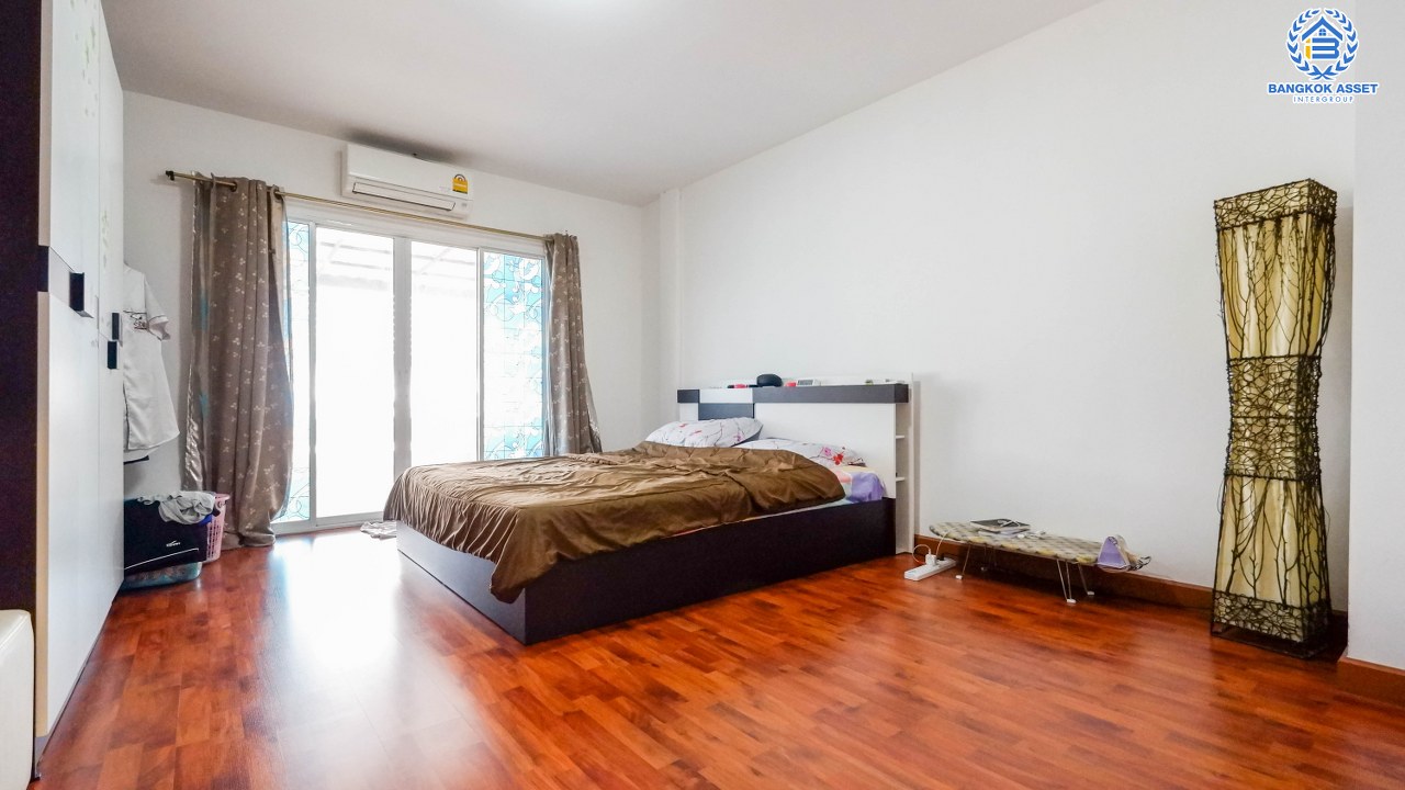 ทาวน์เฮ้าส์มือสอง 3 ชั้น ทำเลโซนเมือง โครงการ เทพประทาน สรงประภา-ดอนเมือง พร้อมฟังก์ชัน 4 ห้องนอน 3 ห้องน้ำ บนทำเลใกล้สนามบินดอนเมือง เข้าสู่ใจกลางเมืองได้อย่างสะดวกสบาย ใกล้ทางด่วนศรีสมาน และรถไฟฟ้าสายสีแดง...