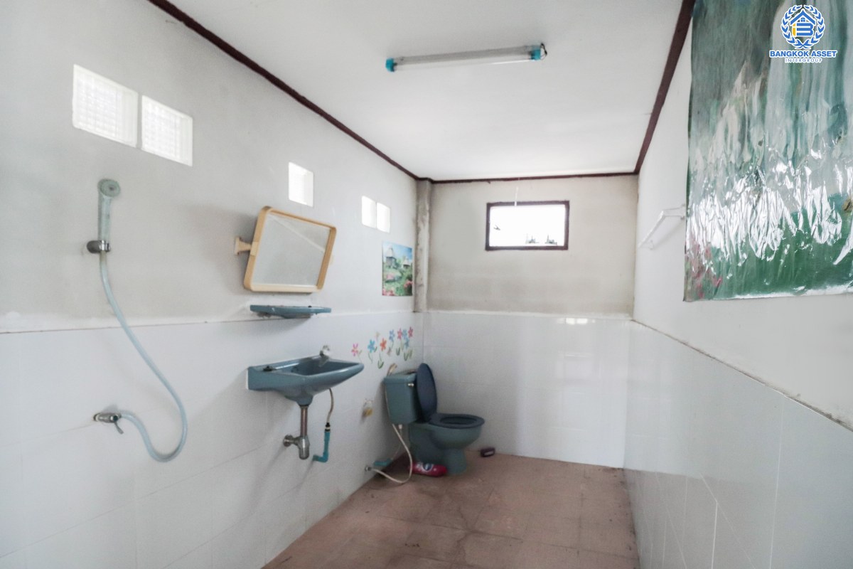 บ้านเดี่ยวมือสองนนทบุรี หลังริม โครงการ ชลลดา บางบัวทอง-รัตนาธิเบศร์ บ้านหลังใหญ่เนื้อที่กว้าง 111 ตร.ว. ฟังก์ชัน 3 ห้องนอน 2 ห้องน้ำ พร้อม Facilities ครบครัน บนทำเลศักยภาพ เชื่อมต่อหลายเส้นทาง ใกล้เซ็นทรัลเวสต์เกต และ MRT สถานีคลองบางไผ่ ในราคาคุ้มๆ