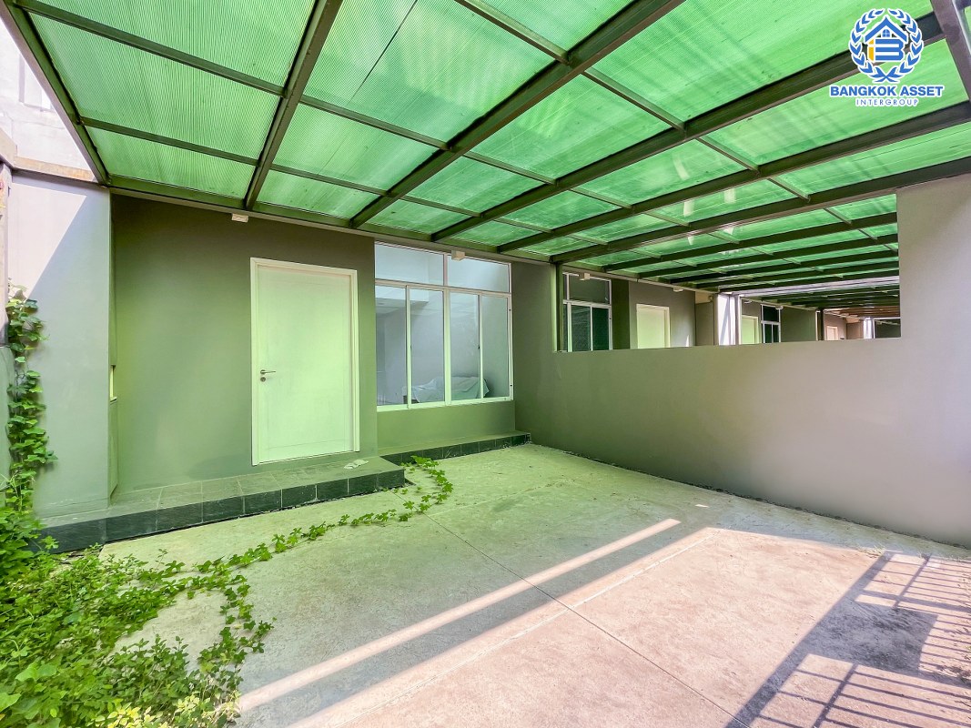 ทาวน์เฮ้าส์มือสองนนทบุรี บ้านสภาพใหม่ ไม่เคยเข้าอยู่ ม.พาทิโอ แจ้งวัฒนะ-เมืองทอง ใจกลางเมืองทองธานีพร้อมสิ่งอำนวยความสะดวกครบครัน บ้านหลังใหญ่ 3 ชั้น บนเนื้อที่ 22 ตร.ว. ฟังก์ชัน พร้อม 3 ห้องนอน 3 ห้องน้ำ บนทำเลใกล้ถนนแจ้งวัฒนะ และทางด่วนศรีรัช