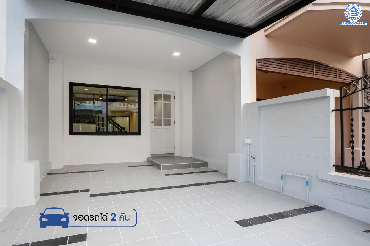 บ้านมือสองตกแต่งใหม่ ม.บุศรินทร์ บางบัวทอง เนื้อที่ 18 ตร.ว. ฟังก์ชัน 2 ห้องนอน 2 ห้องน้ำ บนทำเลยอดเยี่ยม เชื่อมต่อถนนสายหลัก ถนนกาญจนาภิเษก ถนนรัตนาธิเบศร์ ถนนบางกรวย-ไทรน้อย และใกล้รถไฟฟ้าสถานี "บางพลู" เพียง 5 นาที และ ใกล้เซ็นทรัลเวสต์เกต