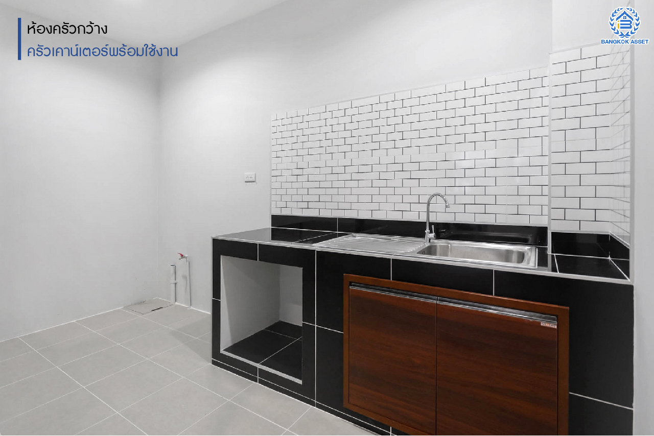 บ้านมือสองตกแต่งใหม่ ม.บุศรินทร์ บางบัวทอง เนื้อที่ 18 ตร.ว. ฟังก์ชัน 2 ห้องนอน 2 ห้องน้ำ บนทำเลยอดเยี่ยม เชื่อมต่อถนนสายหลัก ถนนกาญจนาภิเษก ถนนรัตนาธิเบศร์ ถนนบางกรวย-ไทรน้อย และใกล้รถไฟฟ้าสถานี "บางพลู" เพียง 5 นาที และ ใกล้เซ็นทรัลเวสต์เกต