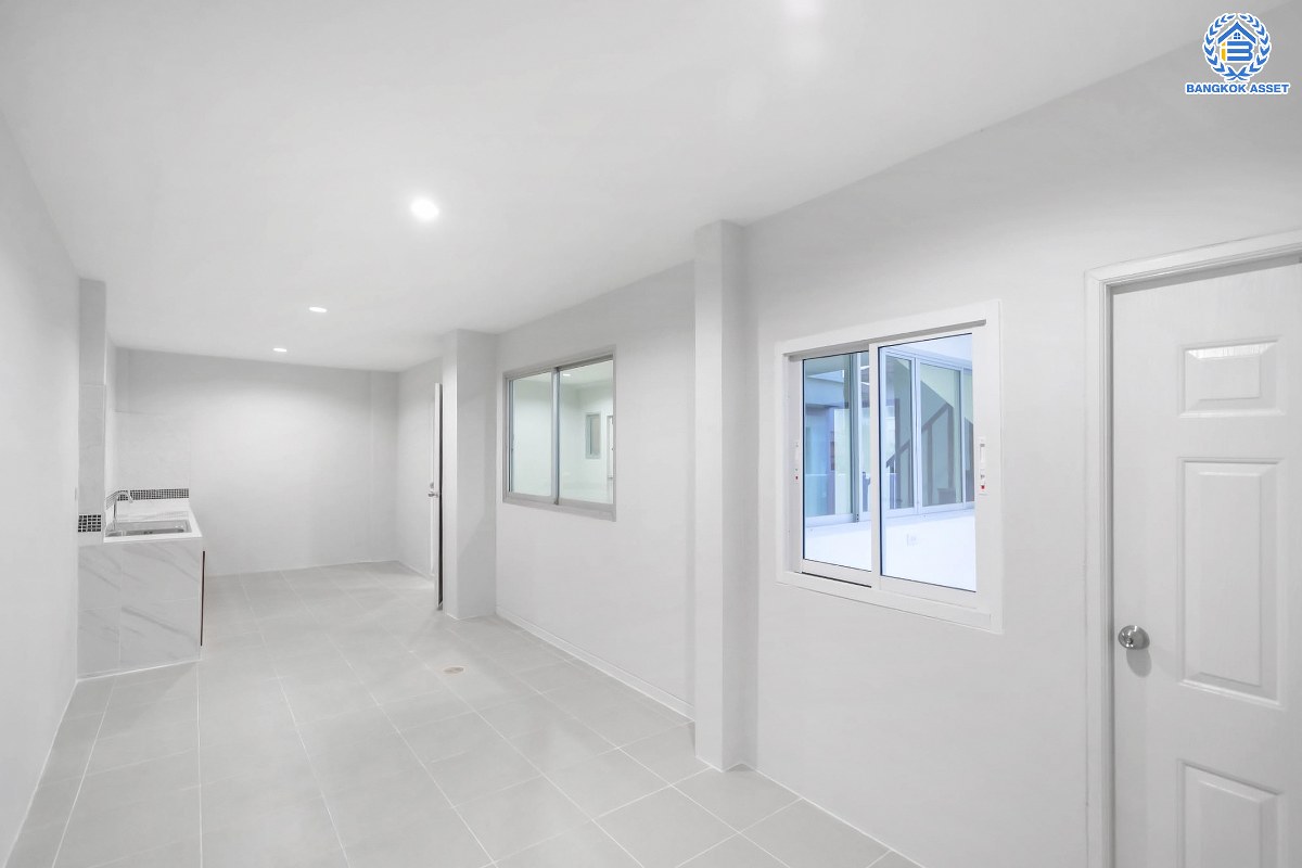 บ้านมือสองตกแต่งใหม่ โซนต้นโครงการ ม.ศุภาลัยวิลล์ วงแหวนปิ่นเกล้า-พระราม5 เนื้อที่ 39 ตร.ว. ฟังก์ชันจัดเต็ม 3 ห้องนอน 2 ห้องน้ำ 2 ที่จอดรถ บนทำเลเดินทางสะดวก เชื่อมต่อสะดวกสบาย ใกล้ ถ.กาญจนาภิเษก และถนนนครอินท