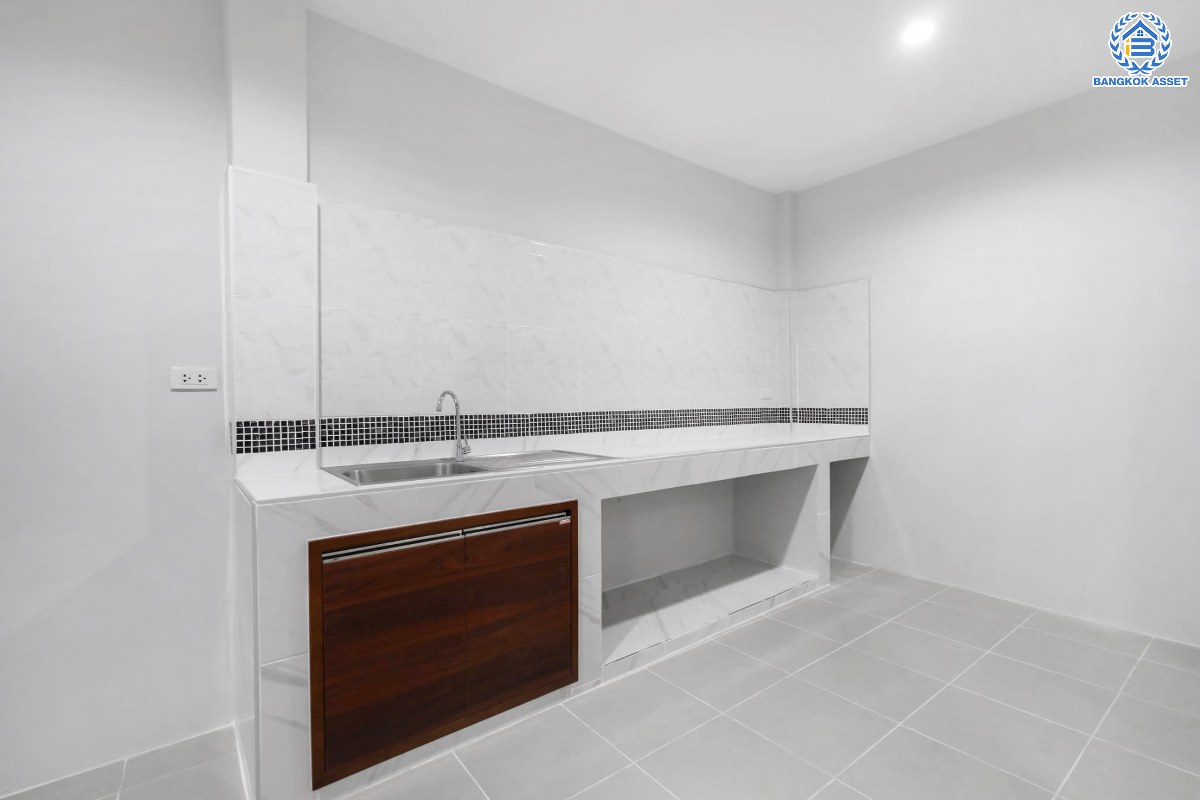 บ้านมือสองตกแต่งใหม่ โซนต้นโครงการ ม.ศุภาลัยวิลล์ วงแหวนปิ่นเกล้า-พระราม5 เนื้อที่ 39 ตร.ว. ฟังก์ชันจัดเต็ม 3 ห้องนอน 2 ห้องน้ำ 2 ที่จอดรถ บนทำเลเดินทางสะดวก เชื่อมต่อสะดวกสบาย ใกล้ ถ.กาญจนาภิเษก และถนนนครอินท