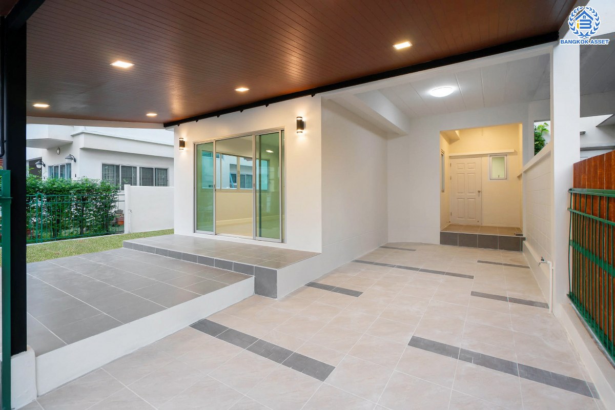 บ้านมือสองตกแต่งใหม่ โซนต้นโครงการ ม.ศุภาลัยวิลล์ วงแหวนปิ่นเกล้า-พระราม5 เนื้อที่ 39 ตร.ว. ฟังก์ชันจัดเต็ม 3 ห้องนอน 2 ห้องน้ำ 2 ที่จอดรถ บนทำเลเดินทางสะดวก เชื่อมต่อสะดวกสบาย ใกล้ ถ.กาญจนาภิเษก และถนนนครอินท