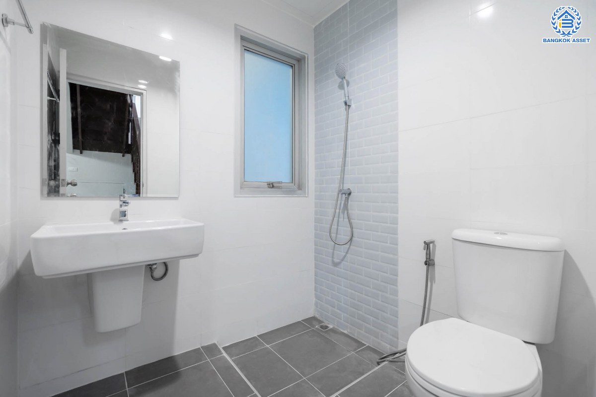 บ้านมือสองตกแต่งใหม่ โซนต้นโครงการ ม.ศุภาลัยวิลล์ วงแหวนปิ่นเกล้า-พระราม5 เนื้อที่ 39 ตร.ว. ฟังก์ชันจัดเต็ม 3 ห้องนอน 2 ห้องน้ำ 2 ที่จอดรถ บนทำเลเดินทางสะดวก เชื่อมต่อสะดวกสบาย ใกล้ ถ.กาญจนาภิเษก และถนนนครอินท