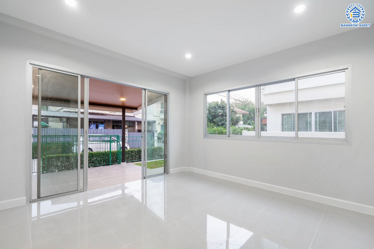 บ้านมือสองตกแต่งใหม่ โซนต้นโครงการ ม.ศุภาลัยวิลล์ วงแหวนปิ่นเกล้า-พระราม5 เนื้อที่ 39 ตร.ว. ฟังก์ชันจัดเต็ม 3 ห้องนอน 2 ห้องน้ำ 2 ที่จอดรถ บนทำเลเดินทางสะดวก เชื่อมต่อสะดวกสบาย ใกล้ ถ.กาญจนาภิเษก และถนนนครอินท