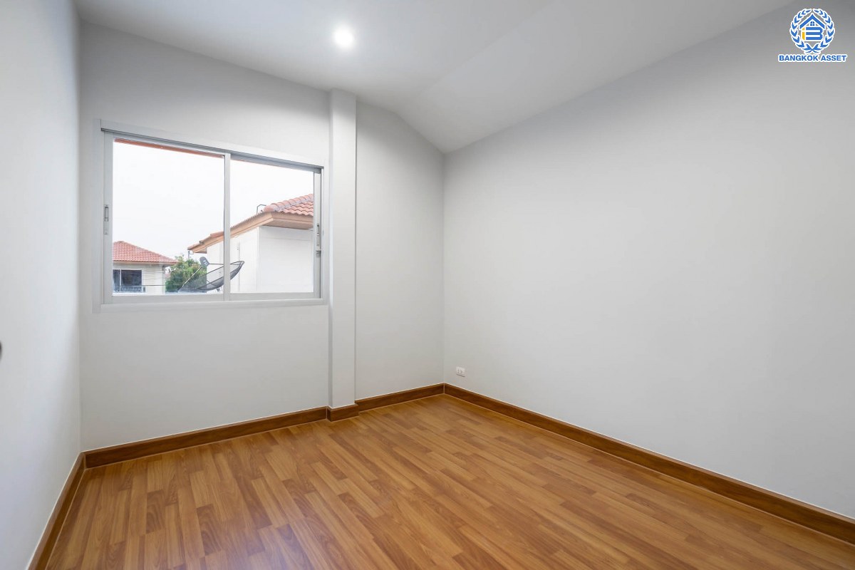 บ้านมือสองตกแต่งใหม่ โซนต้นโครงการ ม.ศุภาลัยวิลล์ วงแหวนปิ่นเกล้า-พระราม5 เนื้อที่ 39 ตร.ว. ฟังก์ชันจัดเต็ม 3 ห้องนอน 2 ห้องน้ำ 2 ที่จอดรถ บนทำเลเดินทางสะดวก เชื่อมต่อสะดวกสบาย ใกล้ ถ.กาญจนาภิเษก และถนนนครอินท