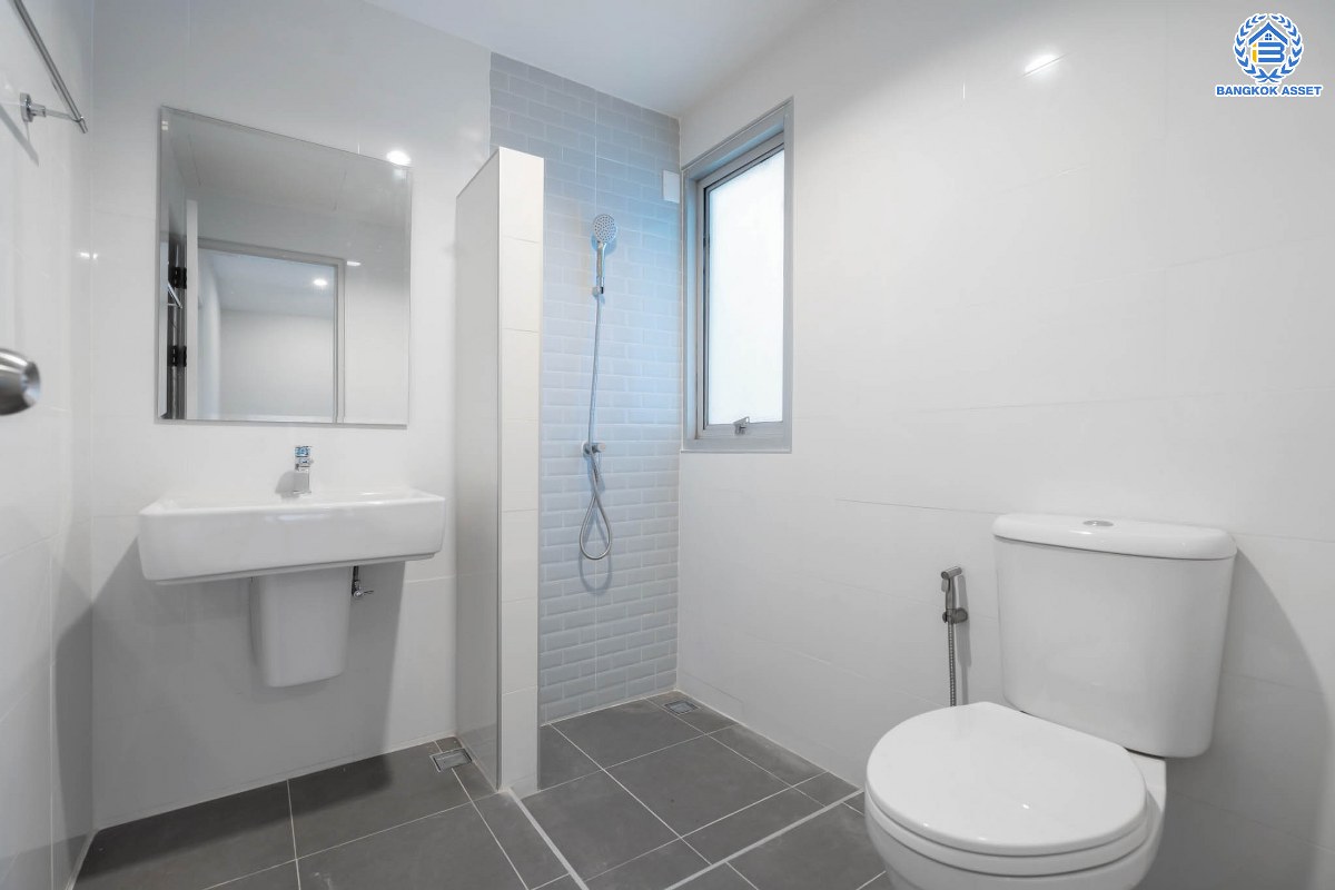 บ้านมือสองตกแต่งใหม่ โซนต้นโครงการ ม.ศุภาลัยวิลล์ วงแหวนปิ่นเกล้า-พระราม5 เนื้อที่ 39 ตร.ว. ฟังก์ชันจัดเต็ม 3 ห้องนอน 2 ห้องน้ำ 2 ที่จอดรถ บนทำเลเดินทางสะดวก เชื่อมต่อสะดวกสบาย ใกล้ ถ.กาญจนาภิเษก และถนนนครอินท