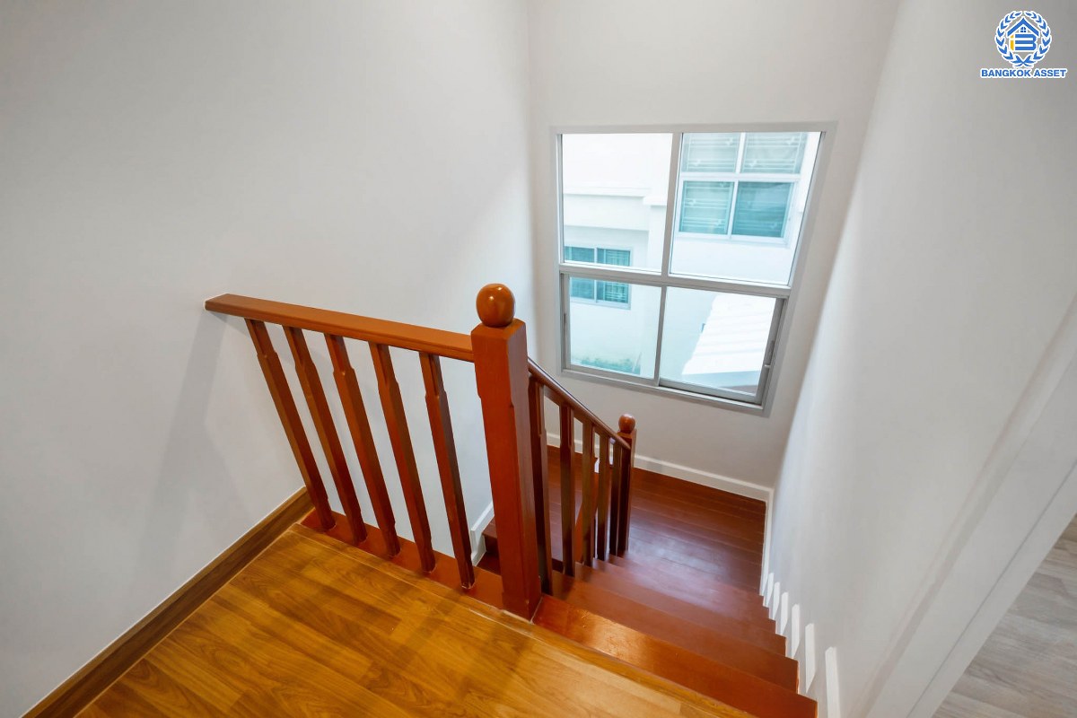 บ้านมือสองตกแต่งใหม่ โซนต้นโครงการ ม.ศุภาลัยวิลล์ วงแหวนปิ่นเกล้า-พระราม5 เนื้อที่ 39 ตร.ว. ฟังก์ชันจัดเต็ม 3 ห้องนอน 2 ห้องน้ำ 2 ที่จอดรถ บนทำเลเดินทางสะดวก เชื่อมต่อสะดวกสบาย ใกล้ ถ.กาญจนาภิเษก และถนนนครอินท