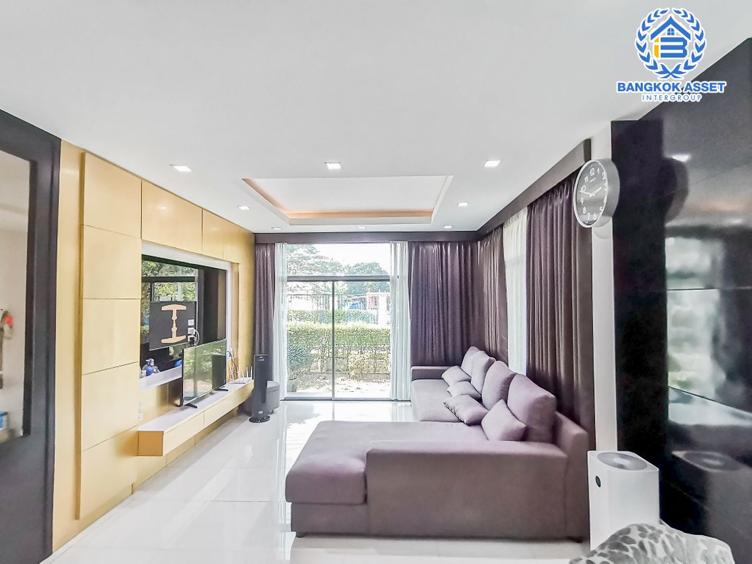 บ้านเดี่ยวมือสองนนทบุรี ม.เพอร์เฟคเพลส ราชพฤกษ์ บ้านดีไซน์ทันสมัย หลังใหญ่พร้อมอยู่ หน้าบ้านไม่ชนใคร เนื้อที่กว้าง 72.4 ตร.ว. ฟังก์ชัน 3 ห้องนอน 3 ห้องน้ำ 2 ที่จอดรถ พร้อมพื้นที่ใช้สอยกว่า 200 ตร.ม. กับทำเลโซนเมือง ที่เชื่อมต่อหลากหลายเส้นทาง หน้าโครงการติดถ.ราชพฤกษ์ ใกล้รถไฟฟ้าสถานี "บางรักน้อยท่าอิฐ"...