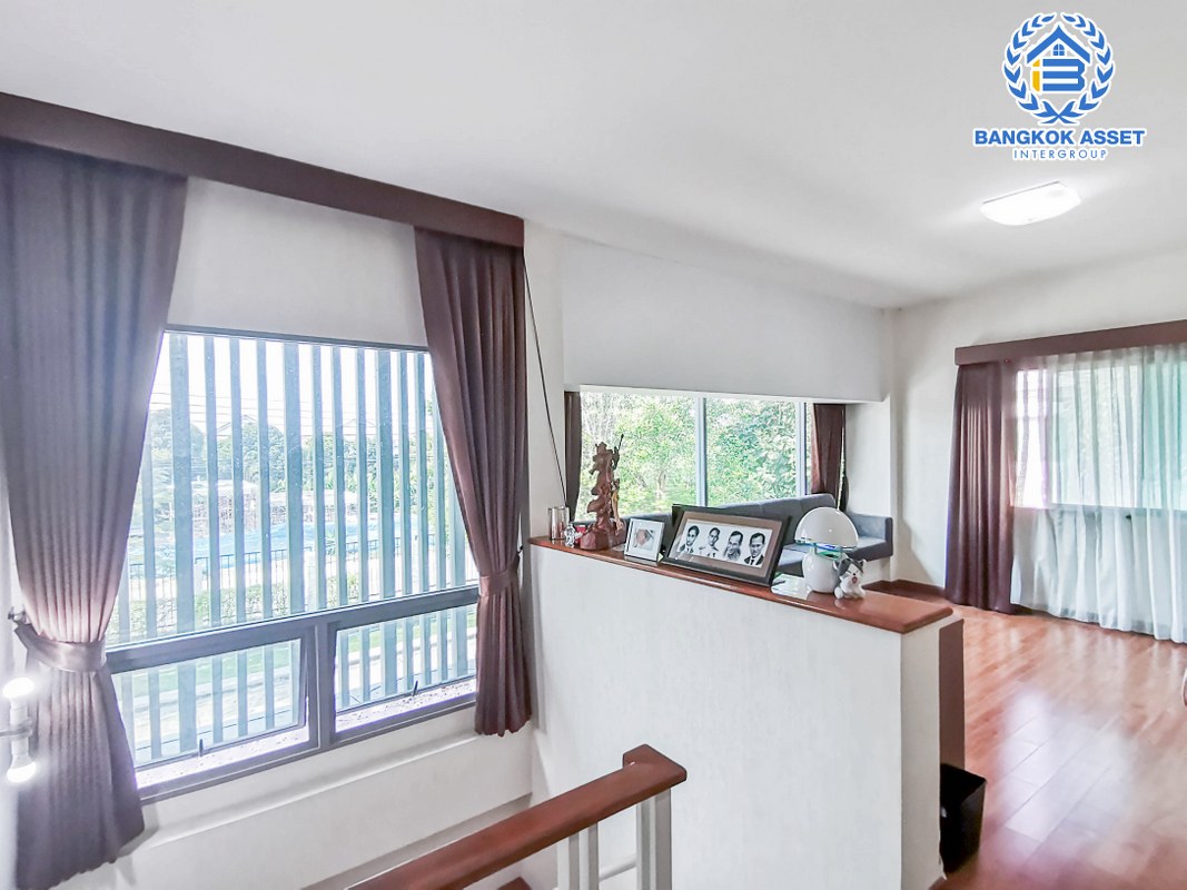 บ้านเดี่ยวมือสองนนทบุรี ม.เพอร์เฟคเพลส ราชพฤกษ์ บ้านดีไซน์ทันสมัย หลังใหญ่พร้อมอยู่ หน้าบ้านไม่ชนใคร เนื้อที่กว้าง 72.4 ตร.ว. ฟังก์ชัน 3 ห้องนอน 3 ห้องน้ำ 2 ที่จอดรถ พร้อมพื้นที่ใช้สอยกว่า 200 ตร.ม. กับทำเลโซนเมือง ที่เชื่อมต่อหลากหลายเส้นทาง หน้าโครงการติดถ.ราชพฤกษ์ ใกล้รถไฟฟ้าสถานี "บางรักน้อยท่าอิฐ"...