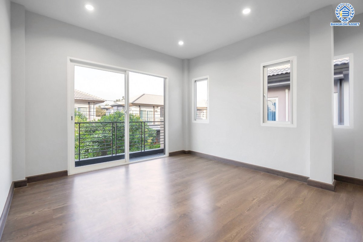 บ้านมือสองตกแต่งใหม่ คุณภาพแบรนด์ AP ม.เดอะซิตี้ ราชพฤกษ์ ตกแต่งหรูหราสไตล์ Modern บนเนื้อที่ 51.6 ตร.ว. ฟังก์ชันจัดเต็ม 4 ห้องนอน 3 ห้องน้ำ 2 ที่จอดรถ รองรับครอบครัวขนาดใหญ่ เชื่อมต่อหลายเส้นทางทั้ง ถ.ราชพฤกษ์ ,ถ.รัตนาธิเบศร์ และถ.กาญจนาภิเษก และเพียง 5 นาทีถึงรถไฟฟ้า "สถานีบางพลู"