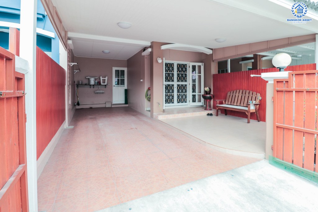 ทาวน์เฮ้าส์มือสอง โครงการ บุศรินทร์ วงแหวน คุณภาพแบรนด์ L&H ฟังก์ชั่นครบ 3 ห้องนอน 2 ห้องน้ำ 1 ที่จอดรถ ตอบโจทย์ทุกการอยู่อาศัย บนทำเลคุณภาพ! ใกล้เซ็นทรัลเวสต์เกต และ เพียง 10 นาทีถึงรถไฟฟ้าสายสีม่วง...