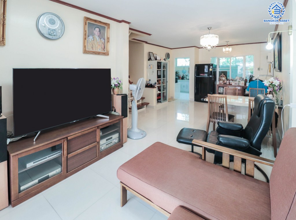 ทาวน์เฮ้าส์มือสอง โครงการ บุศรินทร์ วงแหวน คุณภาพแบรนด์ L&H ฟังก์ชั่นครบ 3 ห้องนอน 2 ห้องน้ำ 1 ที่จอดรถ ตอบโจทย์ทุกการอยู่อาศัย บนทำเลคุณภาพ! ใกล้เซ็นทรัลเวสต์เกต และ เพียง 10 นาทีถึงรถไฟฟ้าสายสีม่วง...