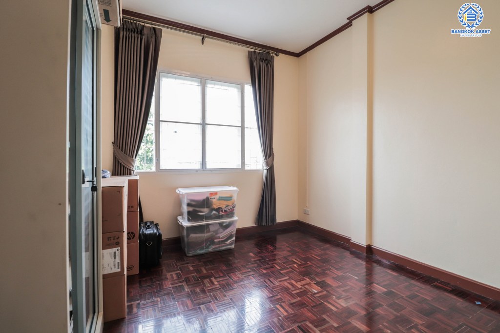 ทาวน์เฮ้าส์มือสอง โครงการ บุศรินทร์ วงแหวน คุณภาพแบรนด์ L&H ฟังก์ชั่นครบ 3 ห้องนอน 2 ห้องน้ำ 1 ที่จอดรถ ตอบโจทย์ทุกการอยู่อาศัย บนทำเลคุณภาพ! ใกล้เซ็นทรัลเวสต์เกต และ เพียง 10 นาทีถึงรถไฟฟ้าสายสีม่วง...