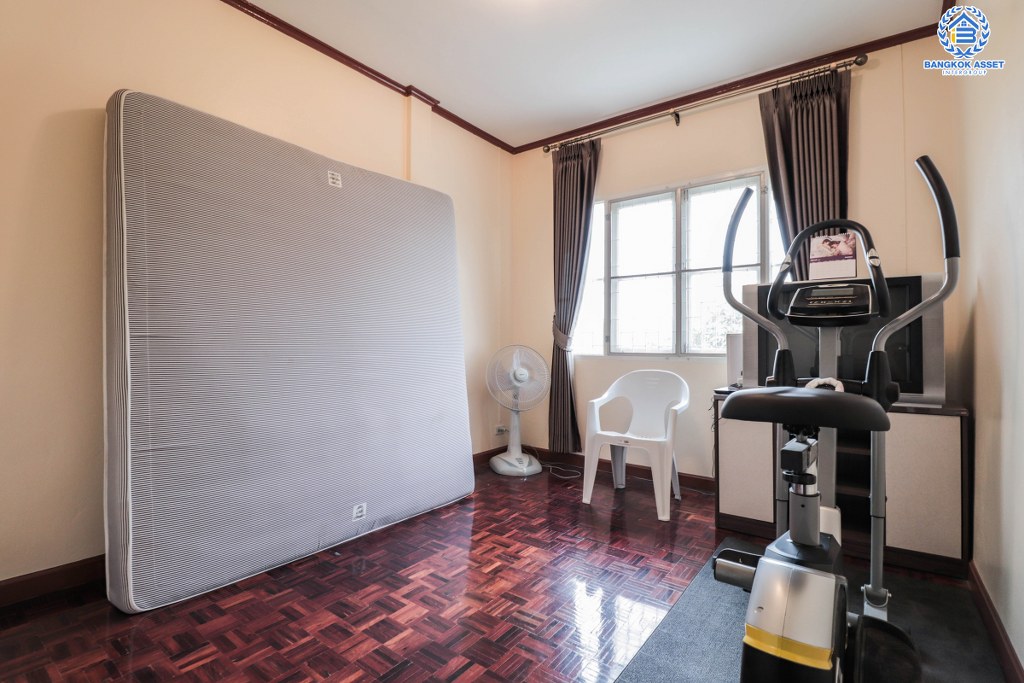 ทาวน์เฮ้าส์มือสอง โครงการ บุศรินทร์ วงแหวน คุณภาพแบรนด์ L&H ฟังก์ชั่นครบ 3 ห้องนอน 2 ห้องน้ำ 1 ที่จอดรถ ตอบโจทย์ทุกการอยู่อาศัย บนทำเลคุณภาพ! ใกล้เซ็นทรัลเวสต์เกต และ เพียง 10 นาทีถึงรถไฟฟ้าสายสีม่วง...