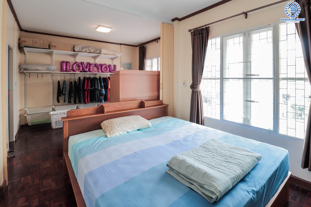 ทาวน์เฮ้าส์มือสอง โครงการ บุศรินทร์ วงแหวน คุณภาพแบรนด์ L&H ฟังก์ชั่นครบ 3 ห้องนอน 2 ห้องน้ำ 1 ที่จอดรถ ตอบโจทย์ทุกการอยู่อาศัย บนทำเลคุณภาพ! ใกล้เซ็นทรัลเวสต์เกต และ เพียง 10 นาทีถึงรถไฟฟ้าสายสีม่วง...