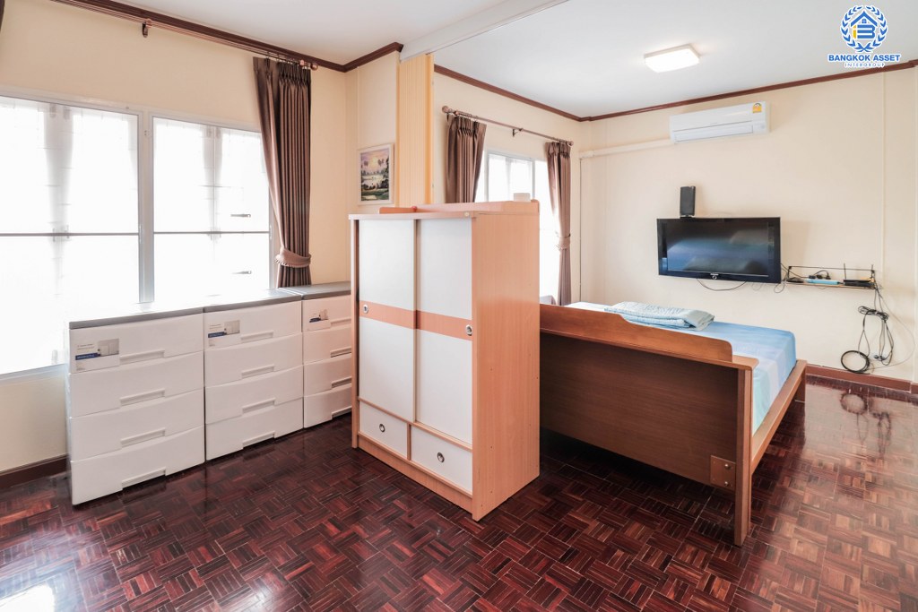 ทาวน์เฮ้าส์มือสอง โครงการ บุศรินทร์ วงแหวน คุณภาพแบรนด์ L&H ฟังก์ชั่นครบ 3 ห้องนอน 2 ห้องน้ำ 1 ที่จอดรถ ตอบโจทย์ทุกการอยู่อาศัย บนทำเลคุณภาพ! ใกล้เซ็นทรัลเวสต์เกต และ เพียง 10 นาทีถึงรถไฟฟ้าสายสีม่วง...