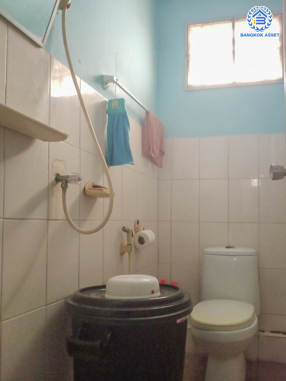 ทาวน์โฮม2ชั้นมือสอง ทำเลโซนเมือง หมู่บ้านเรวดี3 ติวานนท์ - เลี่ยงเมืองนนท์ (มุม) ย่านนนทบุรี ฟังก์ชัน 2 ห้องนอน 2 ห้องน้ำ เข้า-ออกได้หลายเส้นทาง ทั้งรัตนาธิเบศร์ ,ติวานนท์ และเลี่ยงเมืองนนท์ ใกล้รถไฟฟ้า สถานีกระทรวงสาธารณะสุข และสถานีศูนย์ราชการนนทบุรี