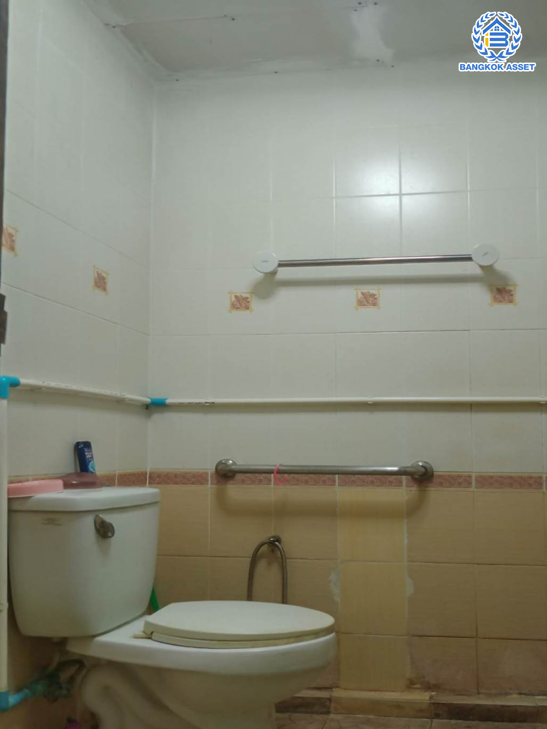 ทาวน์โฮม2ชั้นมือสอง ทำเลโซนเมือง หมู่บ้านเรวดี3 ติวานนท์ - เลี่ยงเมืองนนท์ (มุม) ย่านนนทบุรี ฟังก์ชัน 2 ห้องนอน 2 ห้องน้ำ เข้า-ออกได้หลายเส้นทาง ทั้งรัตนาธิเบศร์ ,ติวานนท์ และเลี่ยงเมืองนนท์ ใกล้รถไฟฟ้า สถานีกระทรวงสาธารณะสุข และสถานีศูนย์ราชการนนทบุรี