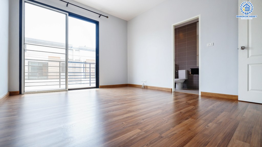 ทาวน์เฮ้าส์มือสองแปลงมุมย่านนนทบุรี โครงการ เวอรีเดียน ราชพฤกษ์ ทาวน์เฮ้าส์สไตล์โมเดิร์นหน้ากว้าง 7 เมตร ที่จะตอบโจทย์ทุกไลฟ์สไตล์ ฟังก์ชัน 3 ห้องนอน 3ห้องน้ำ เดินทางสะดวก ใกล้รถไฟฟ้าสายสีม่วง สถานี "บางรักน้อยท่าอิฐ" และ ใกล้จุดขึ้นทางด่วน "งามวงศ์วาน แจ้งวัฒนะ"...