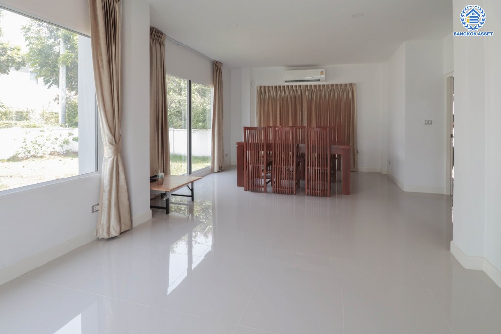 บ้านเดี่ยวมือสองแปลงมุม! โครงการ เซนโทร เวสต์เกต บางใหญ่-กาญจนาฯ บ้านเดี่ยวสไตล์โมเดิร์นพร้อมเข้าอยู่กับเนื้อที่ 71.40 ตร.ว. ฟังก์ชัน 4 ห้องนอน 3 ห้องน้ำ *แถมแอร์ปรับอากาศ 4 เครื่อง* บนทำเลเดินทางสะดวก ใกล้เซ็นทรัลเวสต์เกต และ ใกล้รถไฟฟ้าสายสีม่วง สถานี "คลองบางไผ่"...