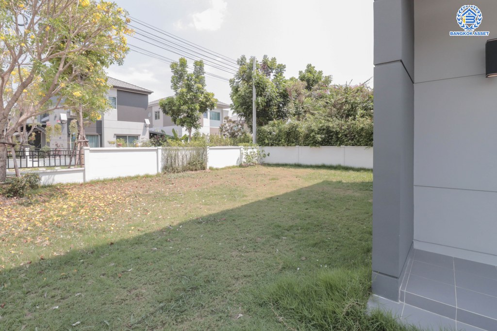 บ้านเดี่ยวมือสองแปลงมุม! โครงการ เซนโทร เวสต์เกต บางใหญ่-กาญจนาฯ บ้านเดี่ยวสไตล์โมเดิร์นพร้อมเข้าอยู่กับเนื้อที่ 71.40 ตร.ว. ฟังก์ชัน 4 ห้องนอน 3 ห้องน้ำ *แถมแอร์ปรับอากาศ 4 เครื่อง* บนทำเลเดินทางสะดวก ใกล้เซ็นทรัลเวสต์เกต และ ใกล้รถไฟฟ้าสายสีม่วง สถานี "คลองบางไผ่"...